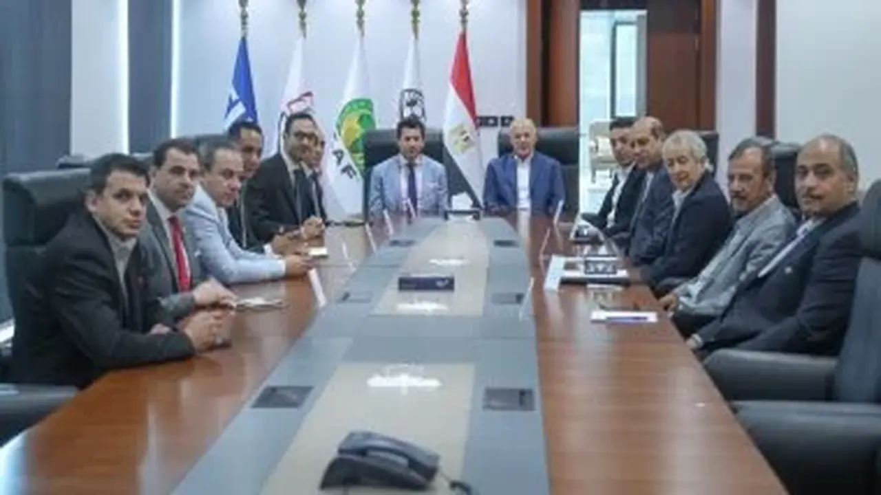 اتحاد الكرة يعزز خطة التطوير بتعاقد محتمل مع 3 خبراء ألمان في الإدارة الفنية